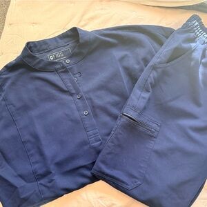 Figs Navy Manila Scrub Top & High waisted Uman Relaxed Jogger